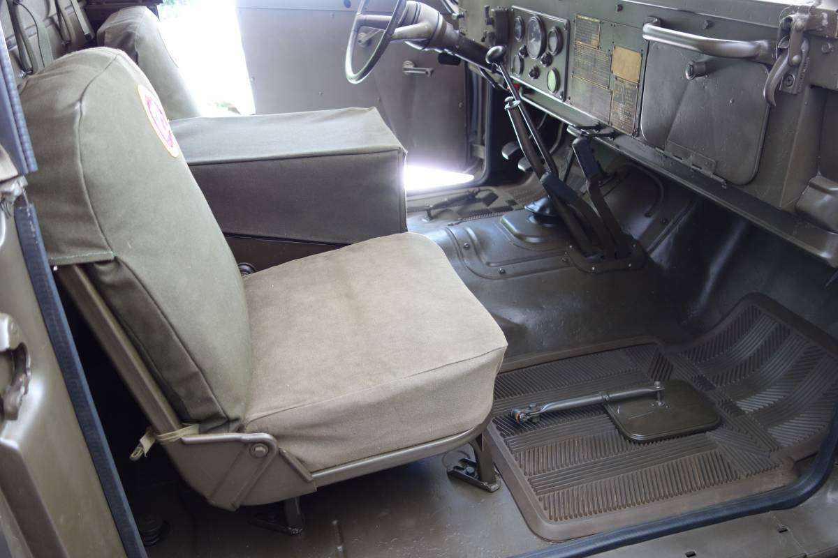 1968 Kaiser Jeep M715 Troop/Cargo