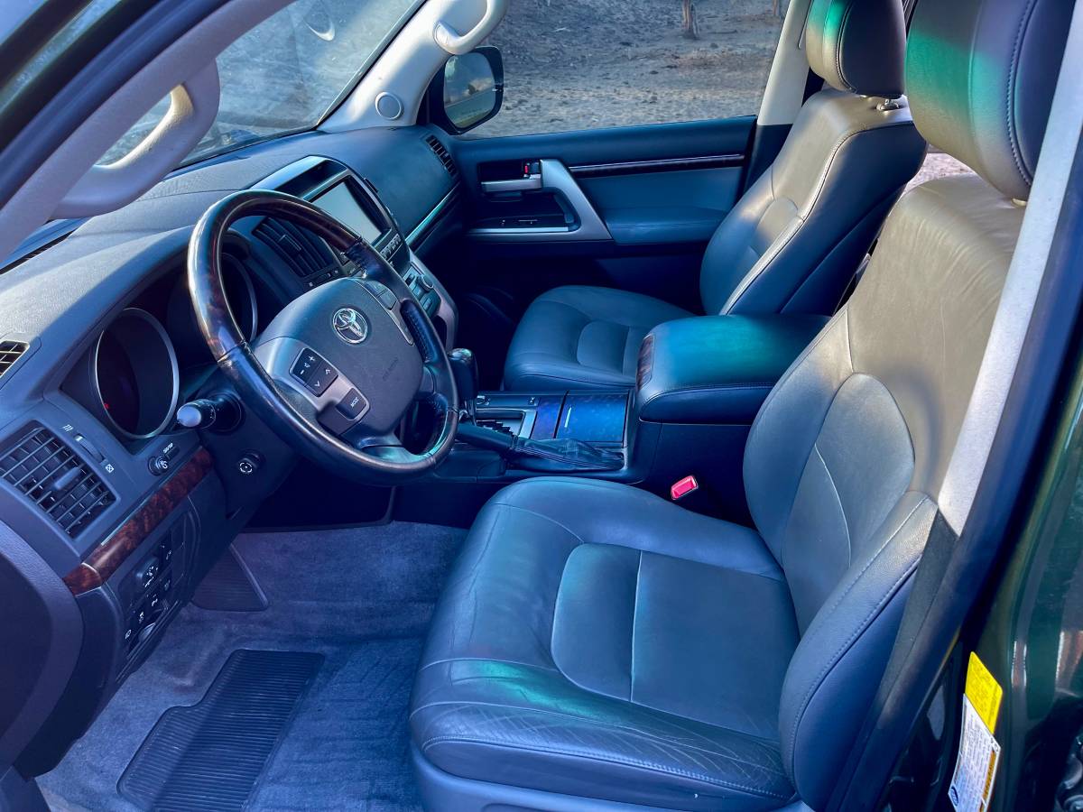 2011 Toyota Land Cruiser FJ 200 - Amazon Green