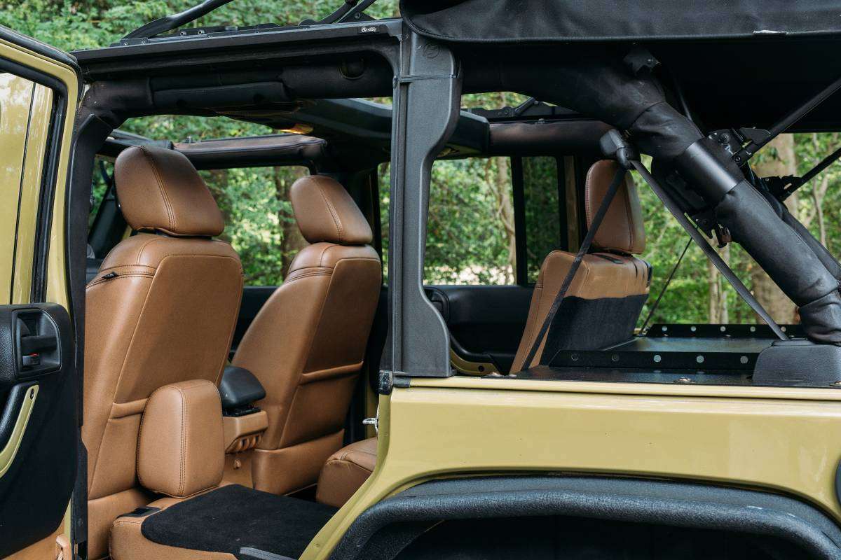 2013 Jeep Wrangler Unlimited Rubicon - Manual