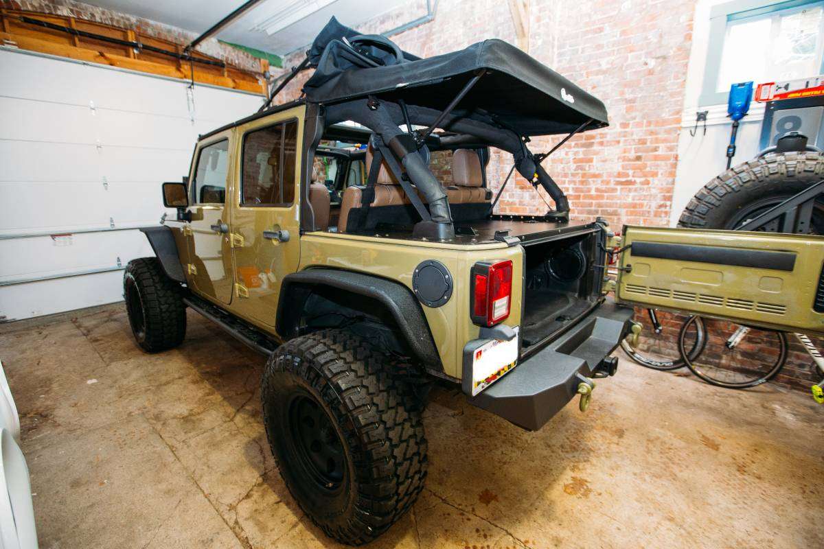 2013 Jeep Wrangler Unlimited Rubicon - Manual
