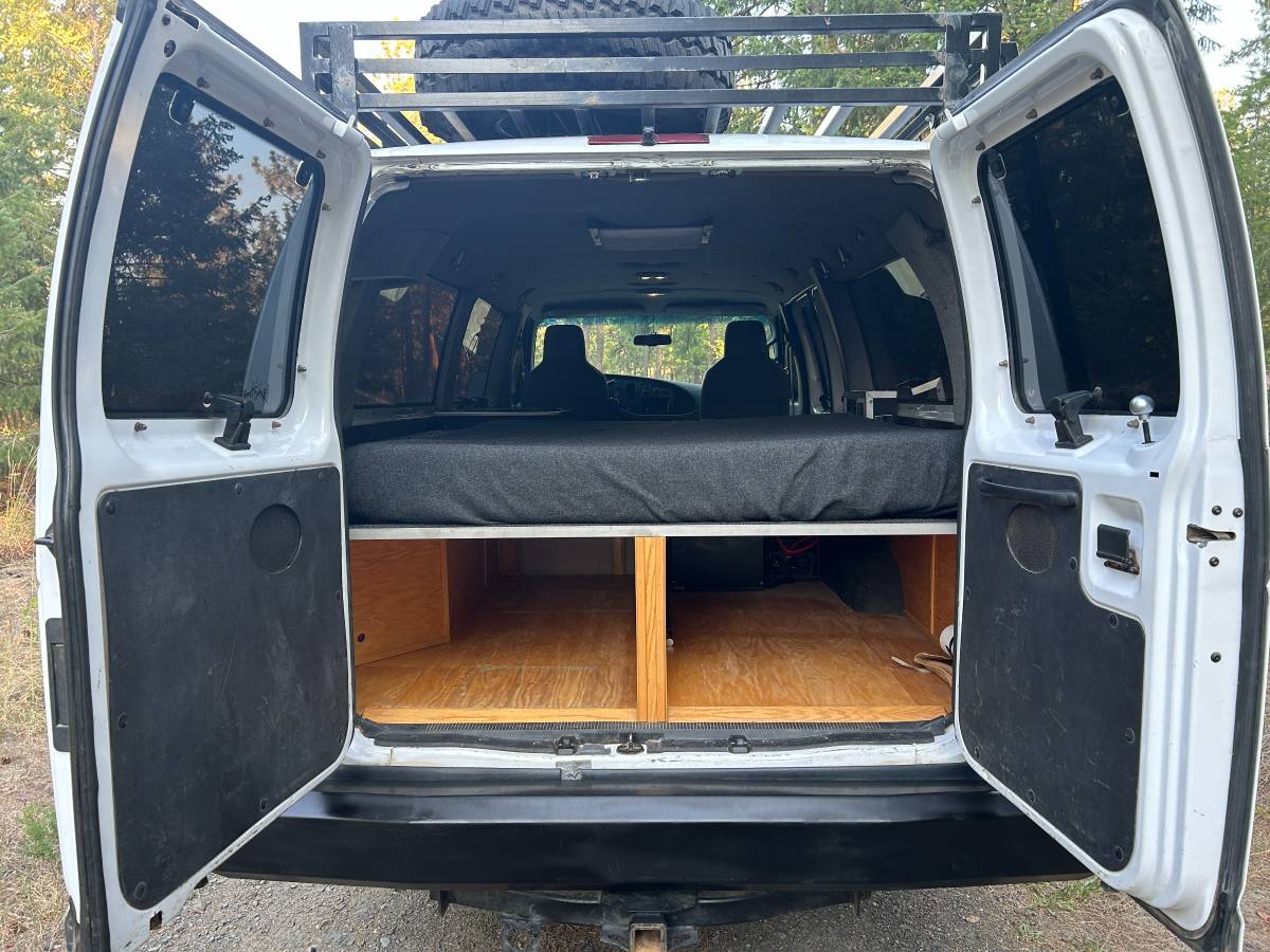 2002 Ford E-350 XL V-10 with Quigley 4x4