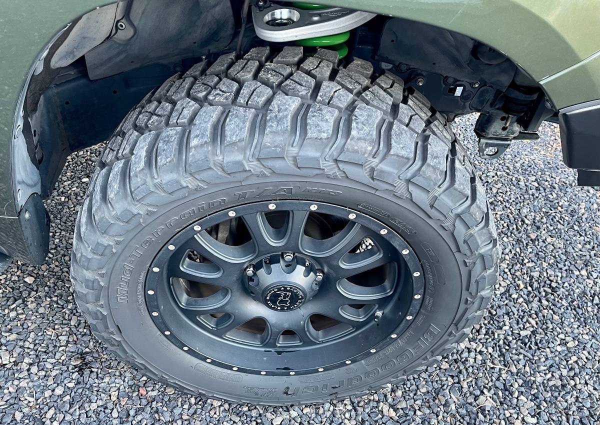 2011 Toyota Land Cruiser FJ 200 - Amazon Green