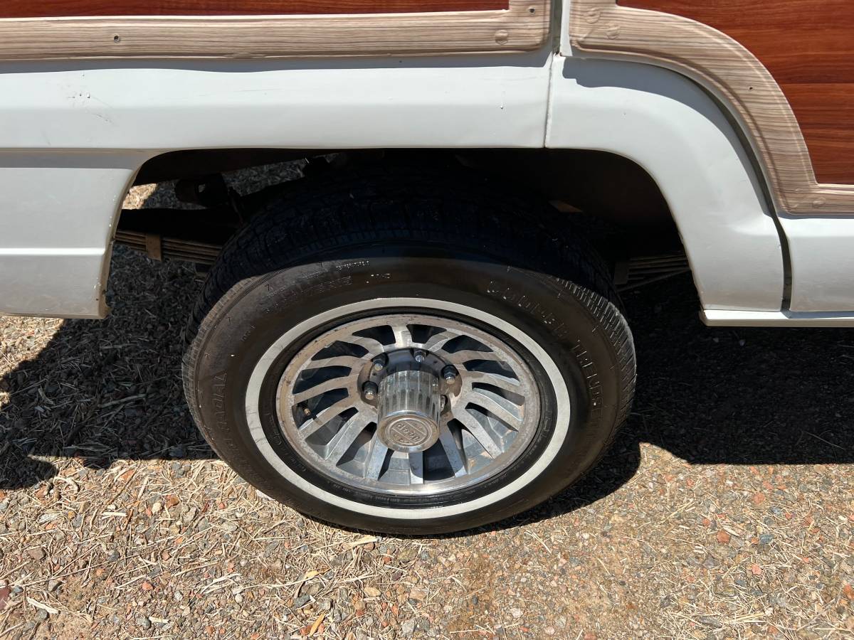 1987 Jeep Grand Wagoneer