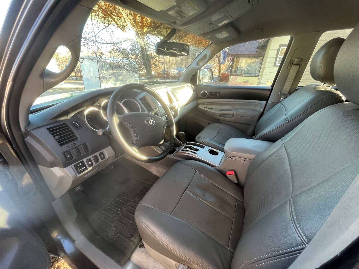 2009 Toyota Tacoma DCLB Overland