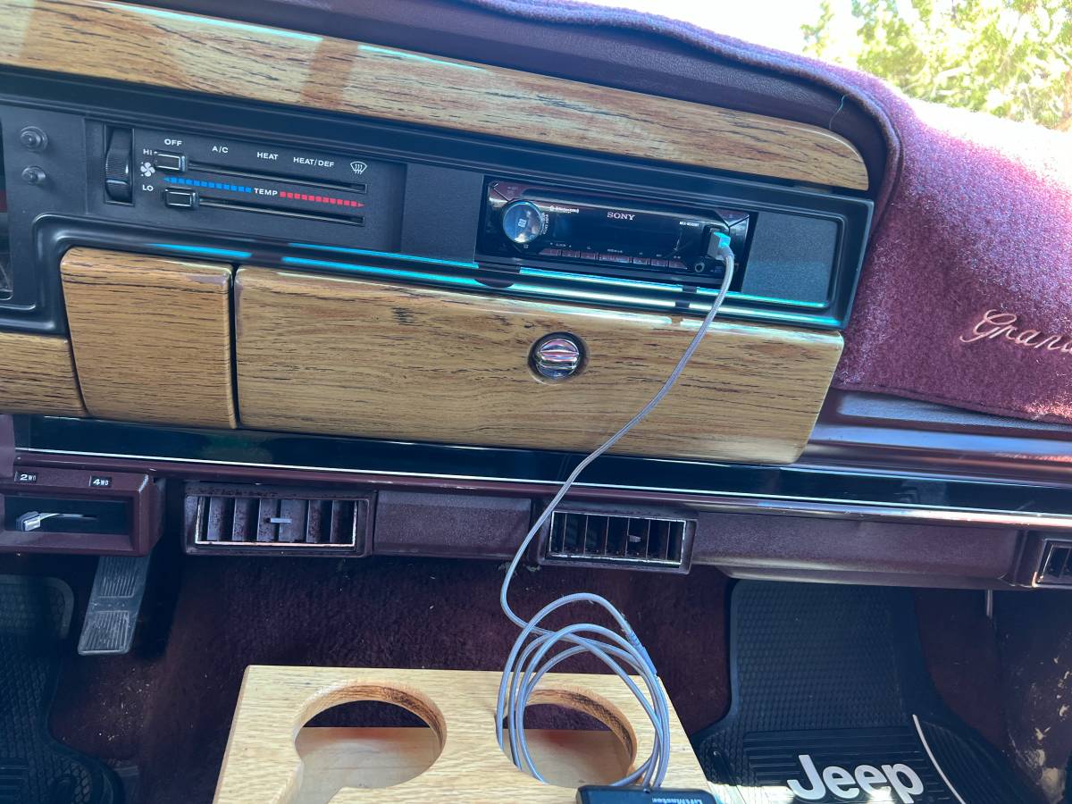 1987 Jeep Grand Wagoneer
