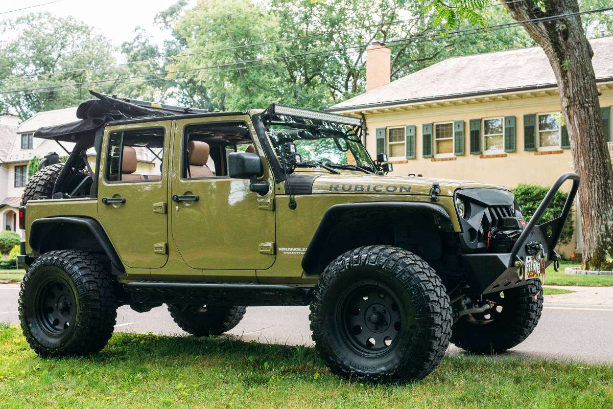 2013 Jeep Wrangler Unlimited Rubicon - Manual