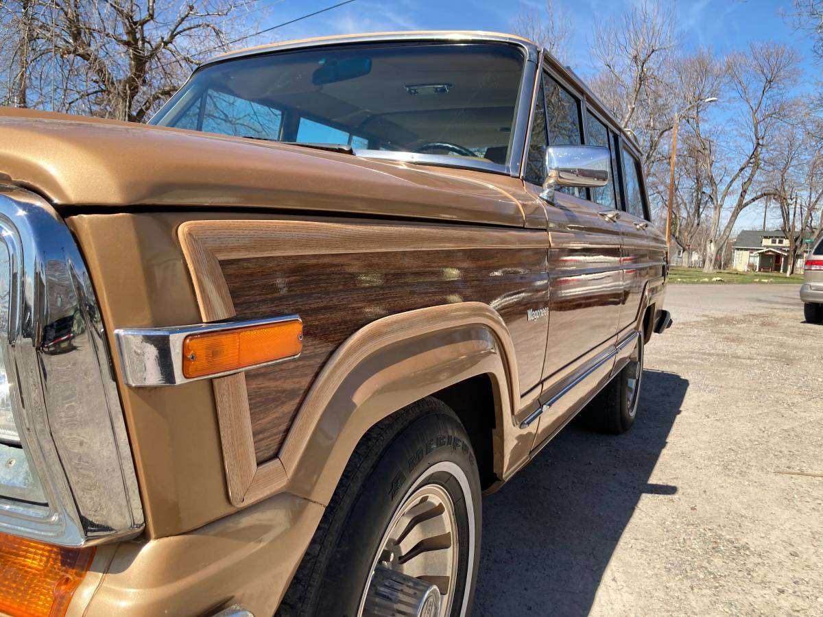 1986 Jeep Grand Wagoneer