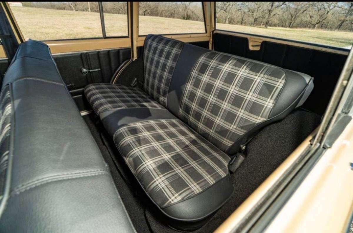 1976 Jeep Wagoneer V8 + Refurbished