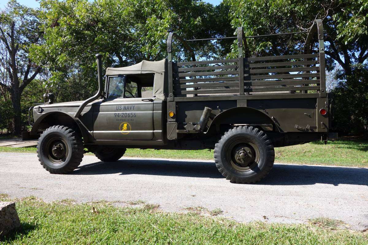 1968 Kaiser Jeep M715 Troop/Cargo