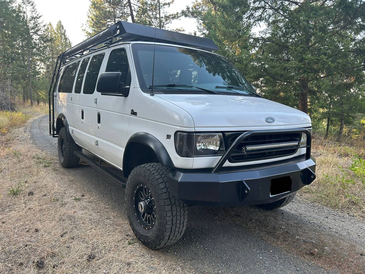 2002 Ford E-350 XL V-10 with Quigley 4x4