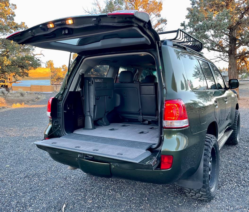 2011 Toyota Land Cruiser FJ 200 - Amazon Green