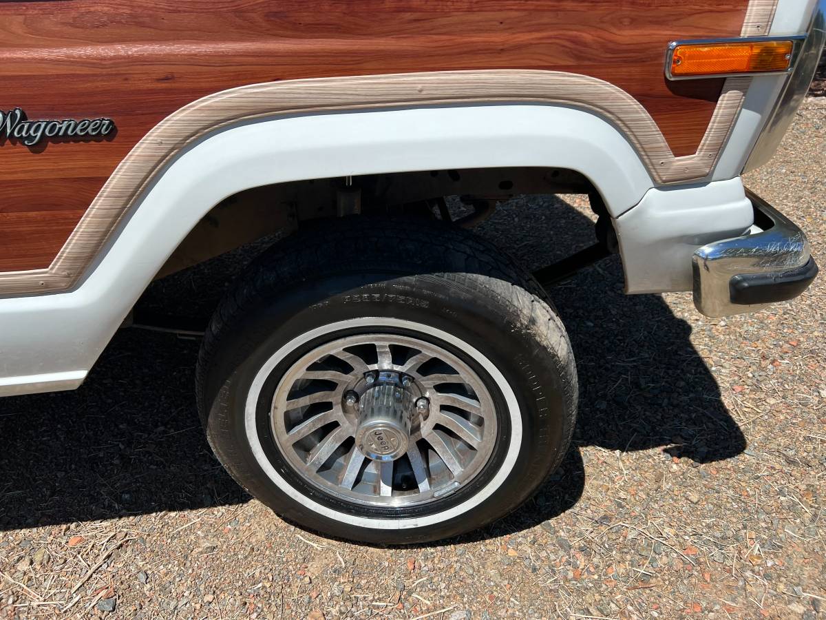 1987 Jeep Grand Wagoneer