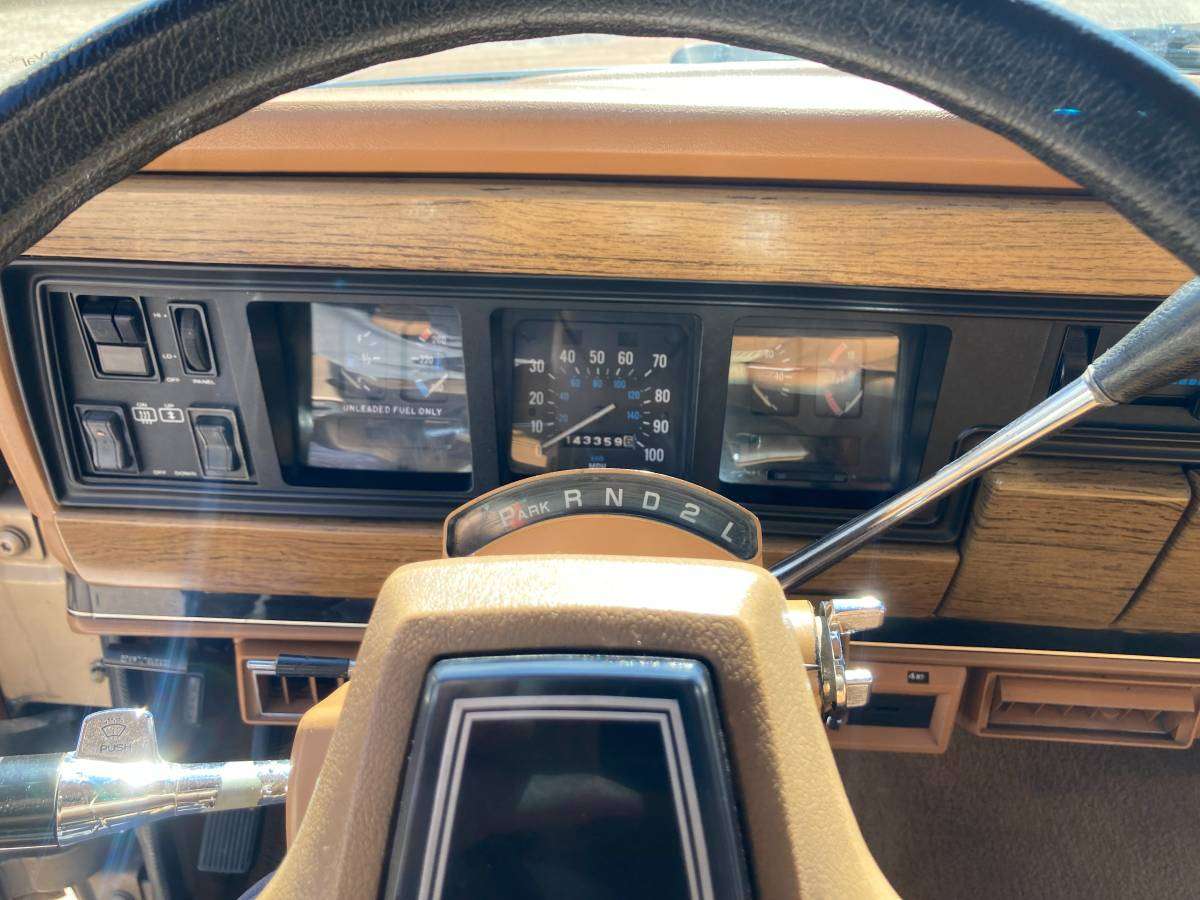 1986 Jeep Grand Wagoneer