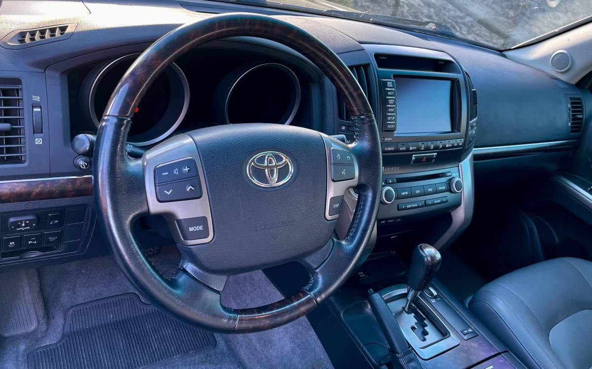 2011 Toyota Land Cruiser FJ 200 - Amazon Green