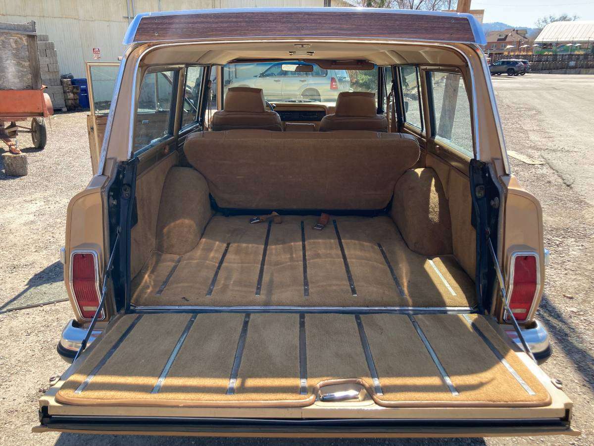 1986 Jeep Grand Wagoneer