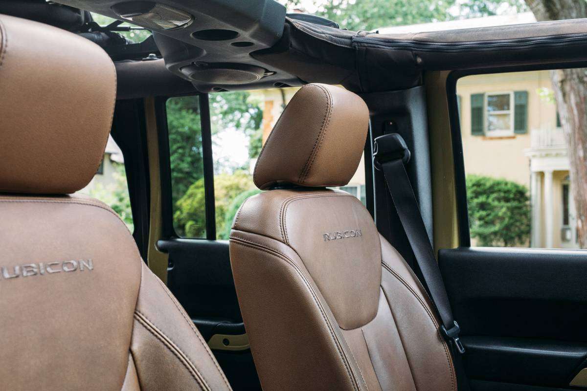 2013 Jeep Wrangler Unlimited Rubicon - Manual