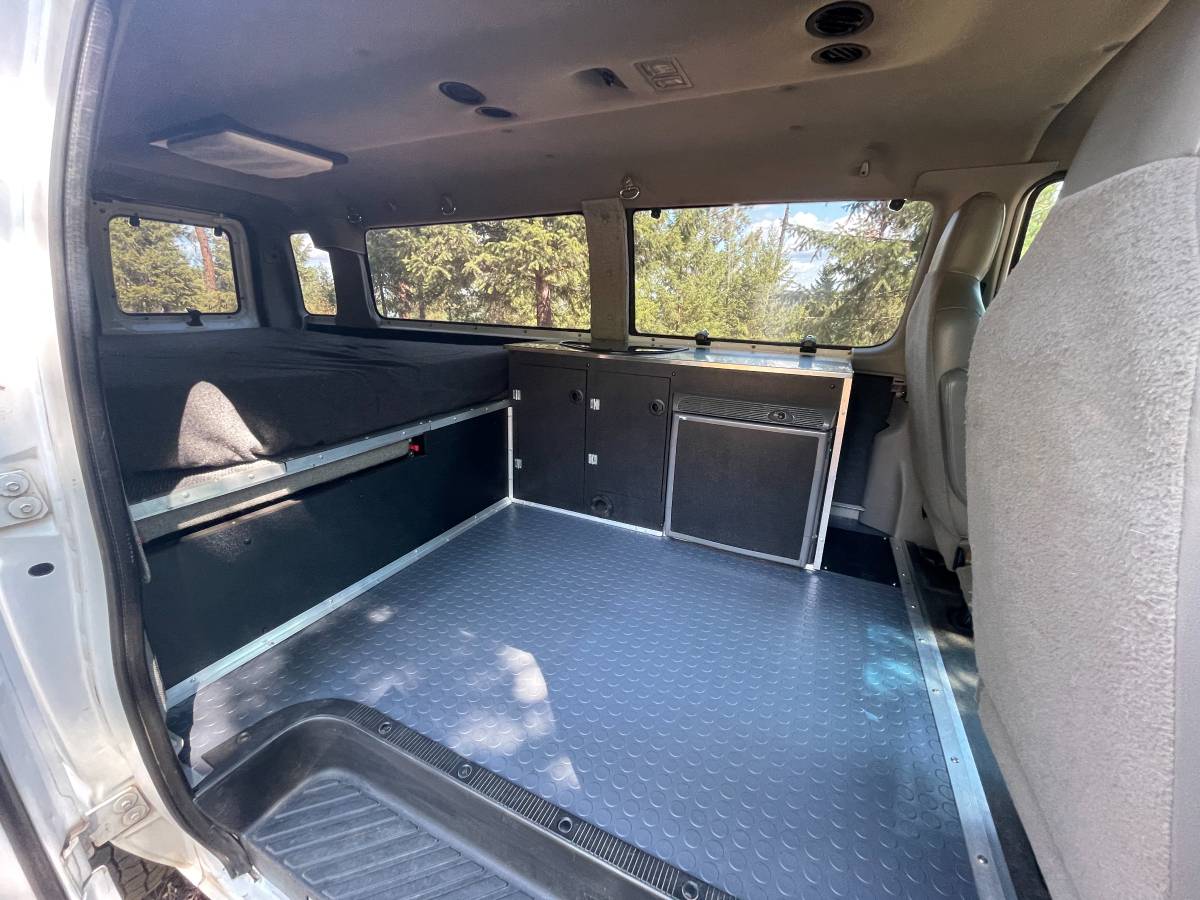 2002 Ford E-350 XL V-10 with Quigley 4x4
