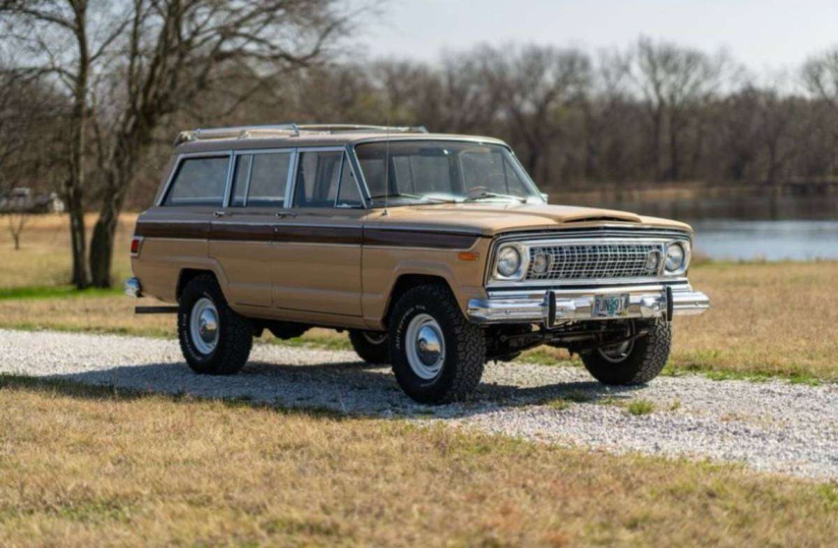 1976 Jeep Wagoneer V8 + Refurbished