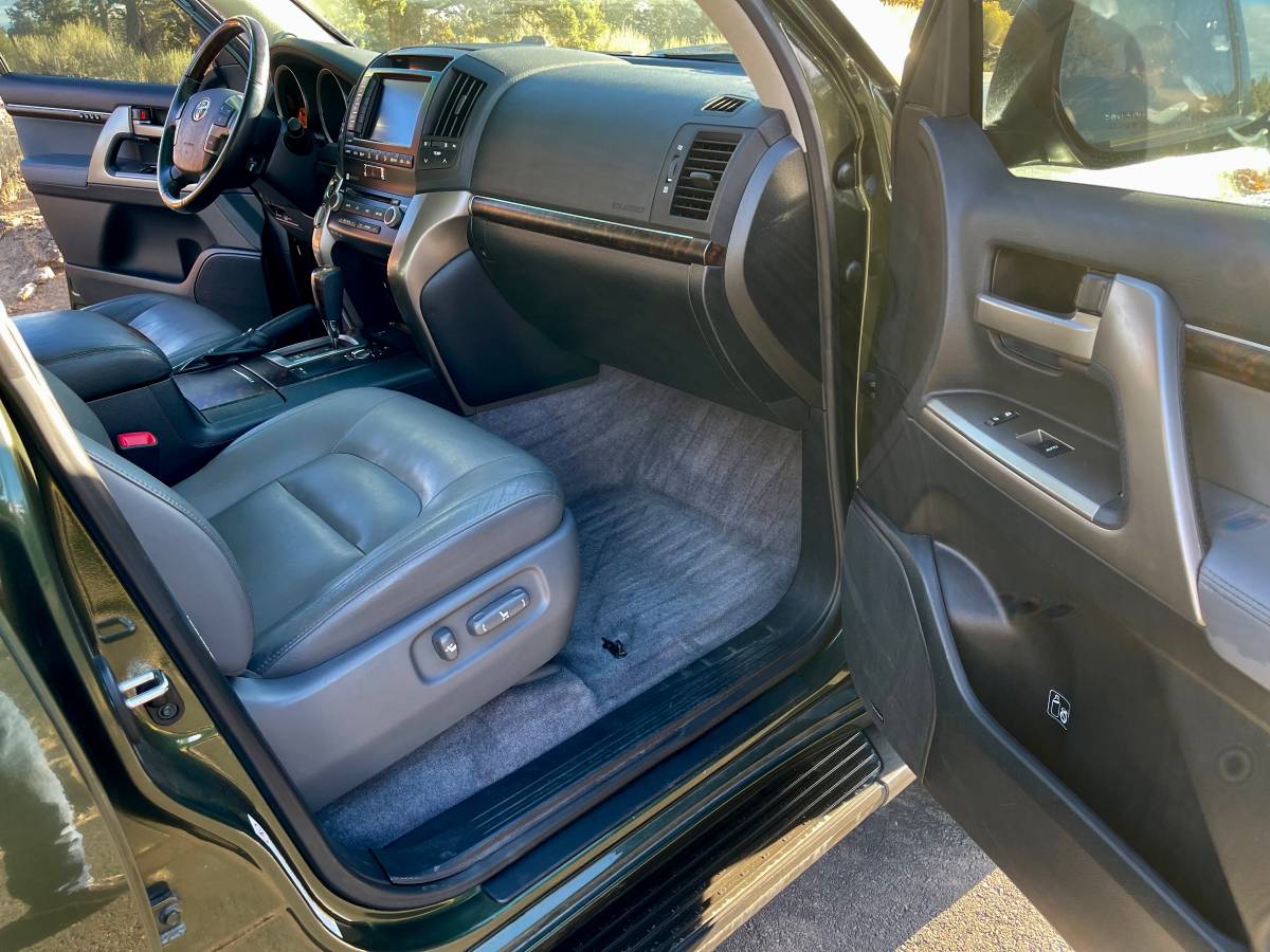 2011 Toyota Land Cruiser FJ 200 - Amazon Green