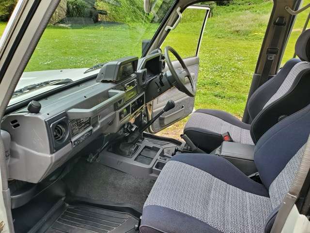 1991 Toyota Land Cruiser HZJ77