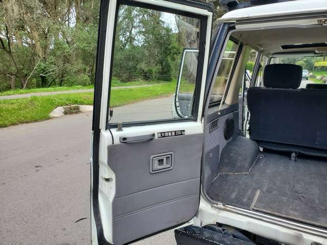 1991 Toyota Land Cruiser HZJ77