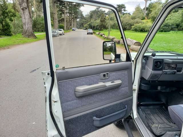 1991 Toyota Land Cruiser HZJ77