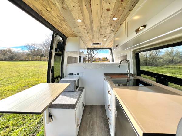 2023 Mercedes Benz Sprinter 144 4x4 (New)