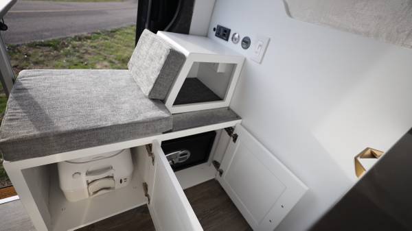 2023 Mercedes Benz Sprinter 144 4x4 (New)