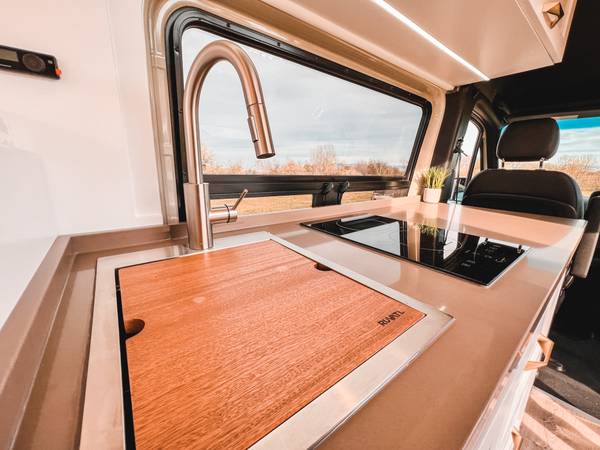 2023 Mercedes Benz Sprinter 144 4x4 (New)