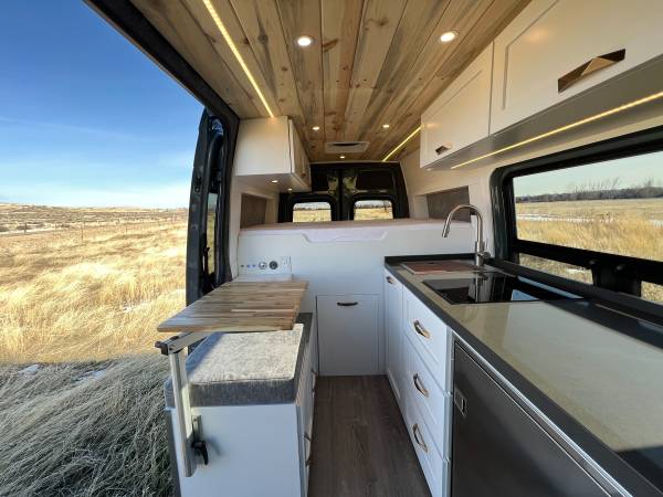 2023 Mercedes Benz Sprinter 144 4x4 (New)