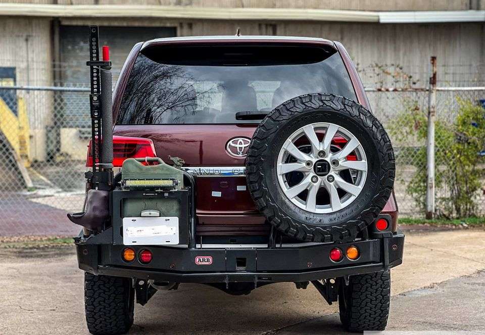 2016 Toyota Land Cruiser Overland