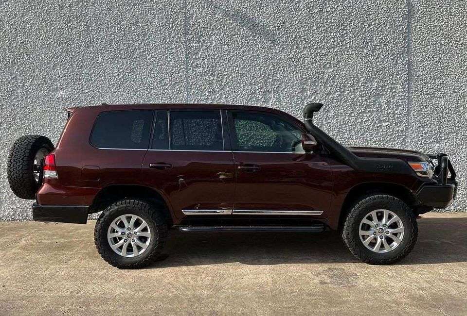 2016 Toyota Land Cruiser Overland