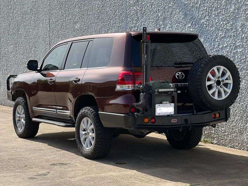 2016 Toyota Land Cruiser Overland