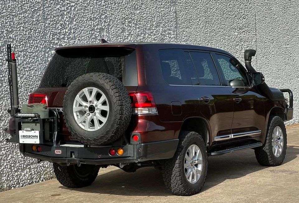 2016 Toyota Land Cruiser Overland