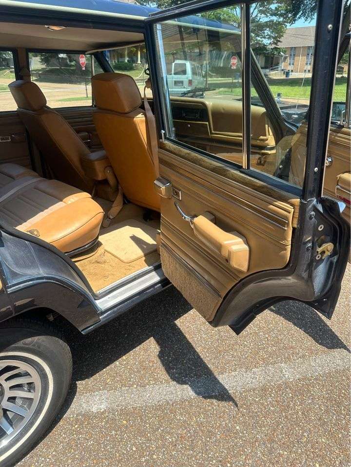1988 Jeep Grand Wagoneer
