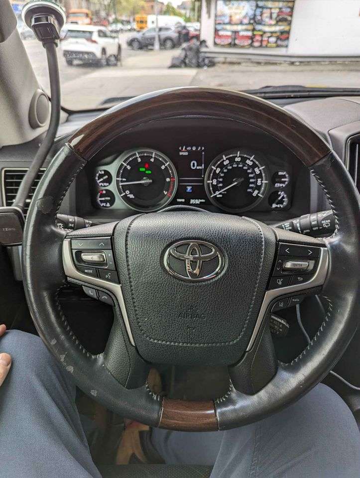 2016 Toyota Land Cruiser Overland