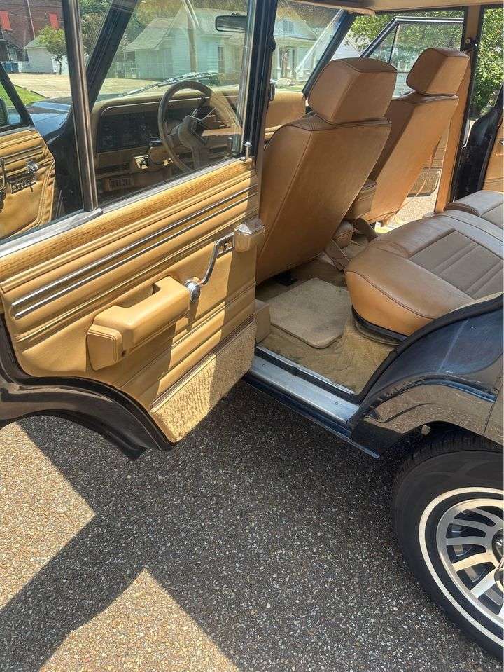 1988 Jeep Grand Wagoneer
