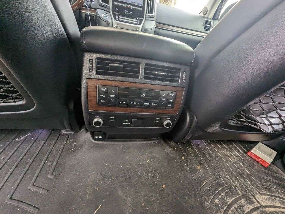 2016 Toyota Land Cruiser Overland