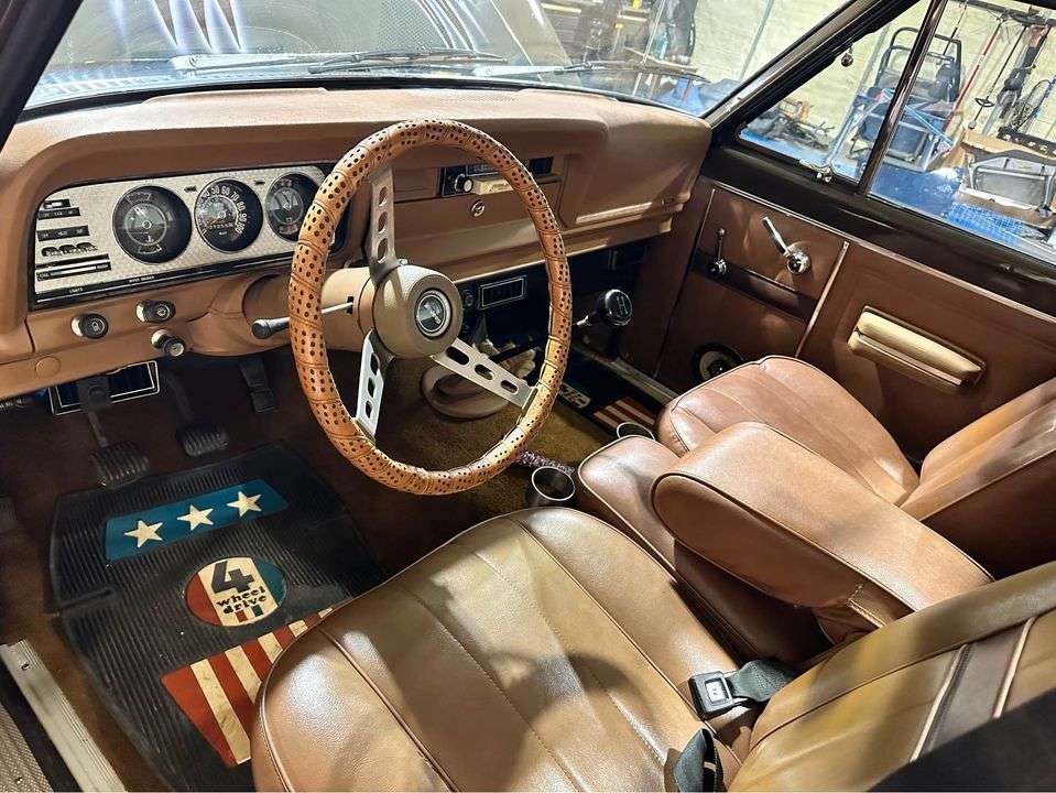 1977 Jeep J10 Golden Eagle
