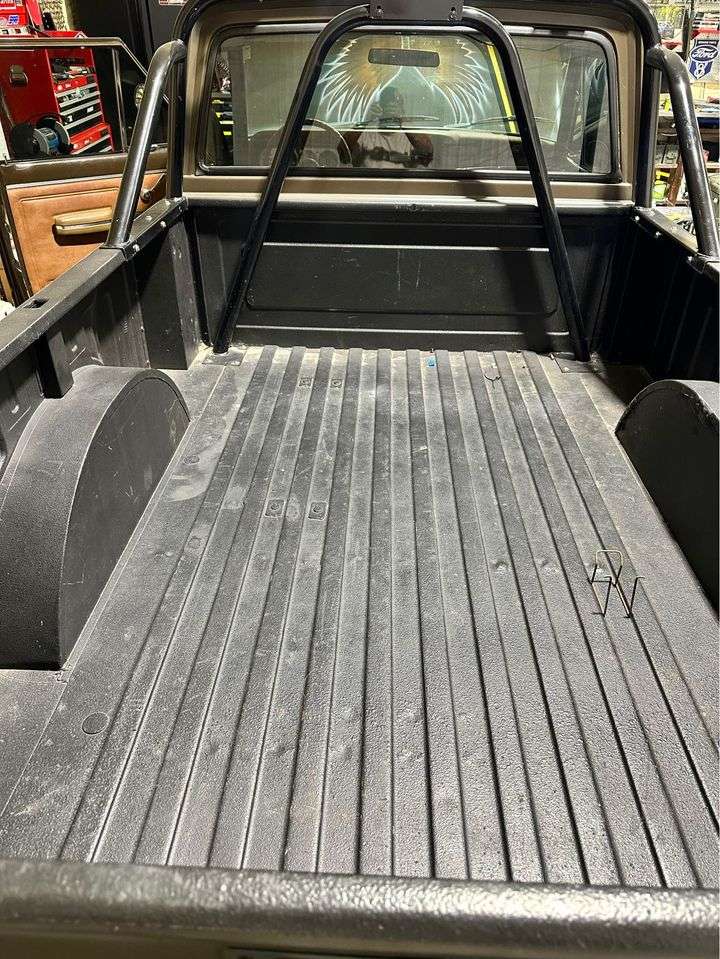 1977 Jeep J10 Golden Eagle