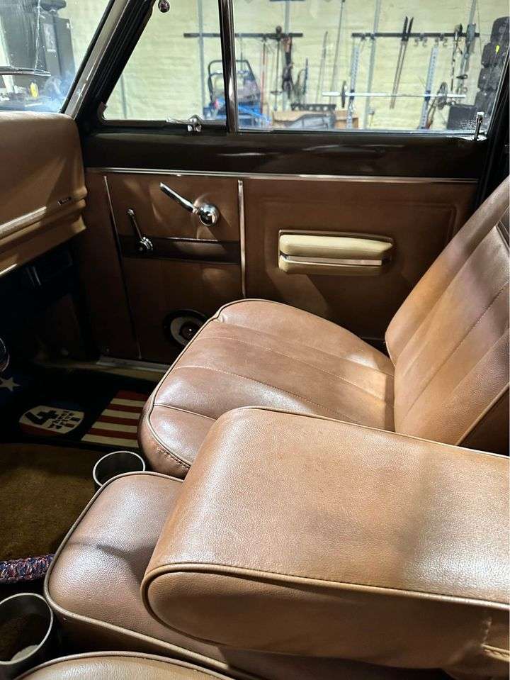 1977 Jeep J10 Golden Eagle