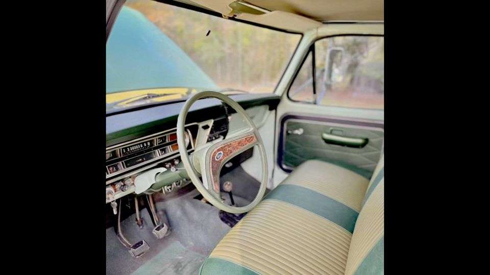 1971 Ford F350 4x4 Camper