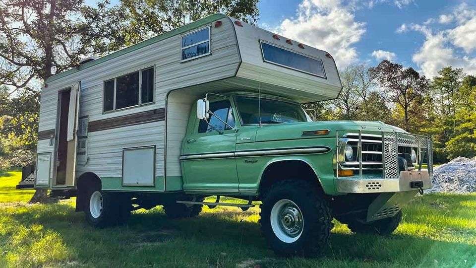 1971 Ford F350 4x4 Camper
