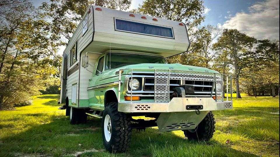 1971 Ford F350 4x4 Camper