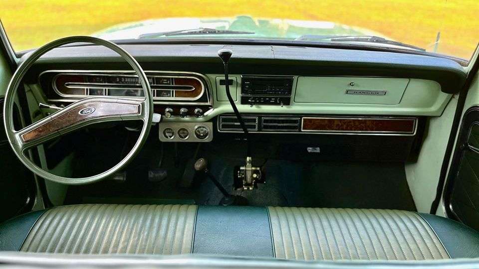 1971 Ford F350 4x4 Camper