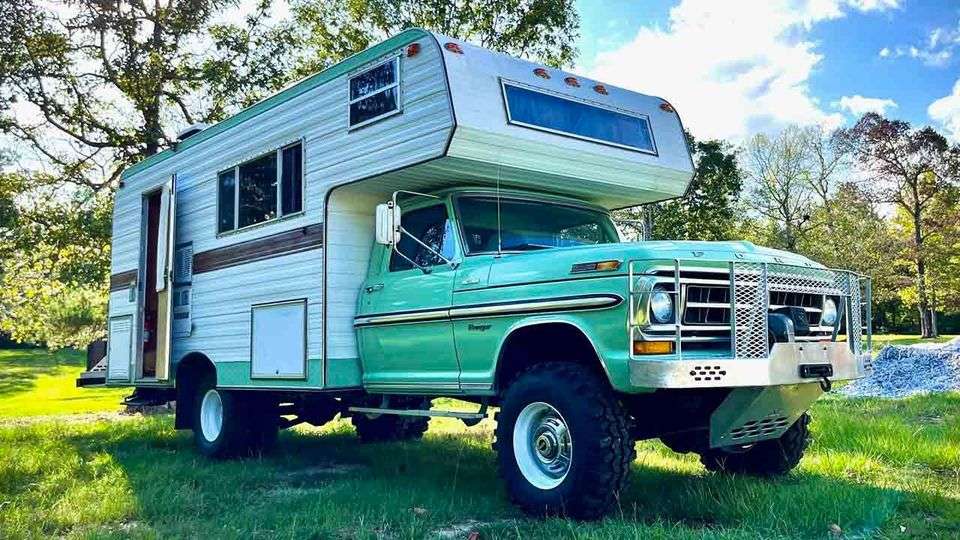 1971 Ford F350 4x4 Camper