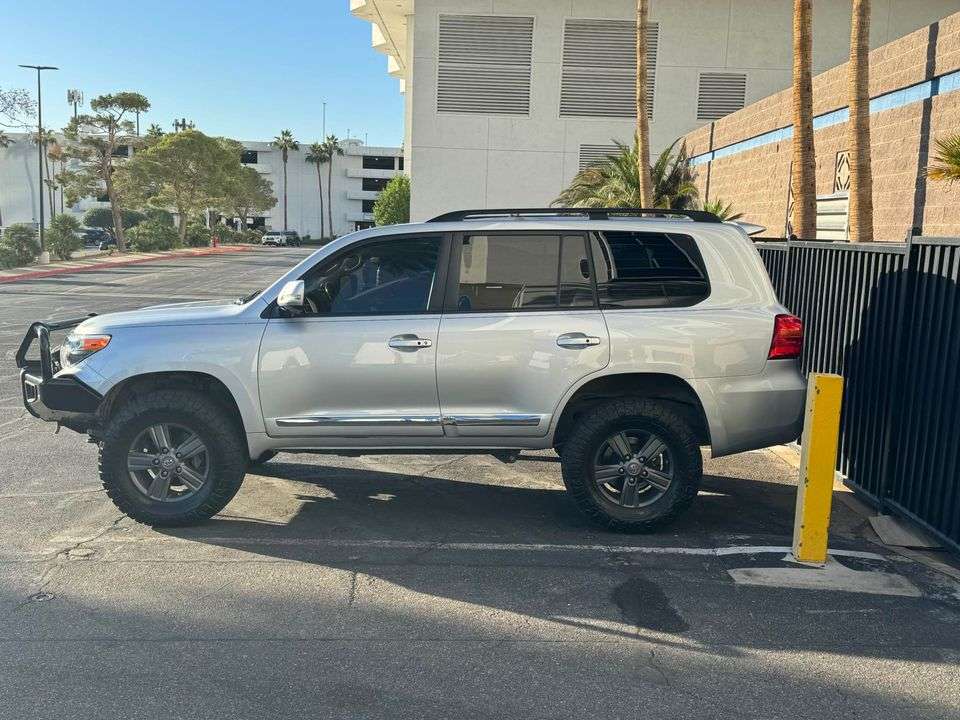 2015 Toyota Land Cruiser 200