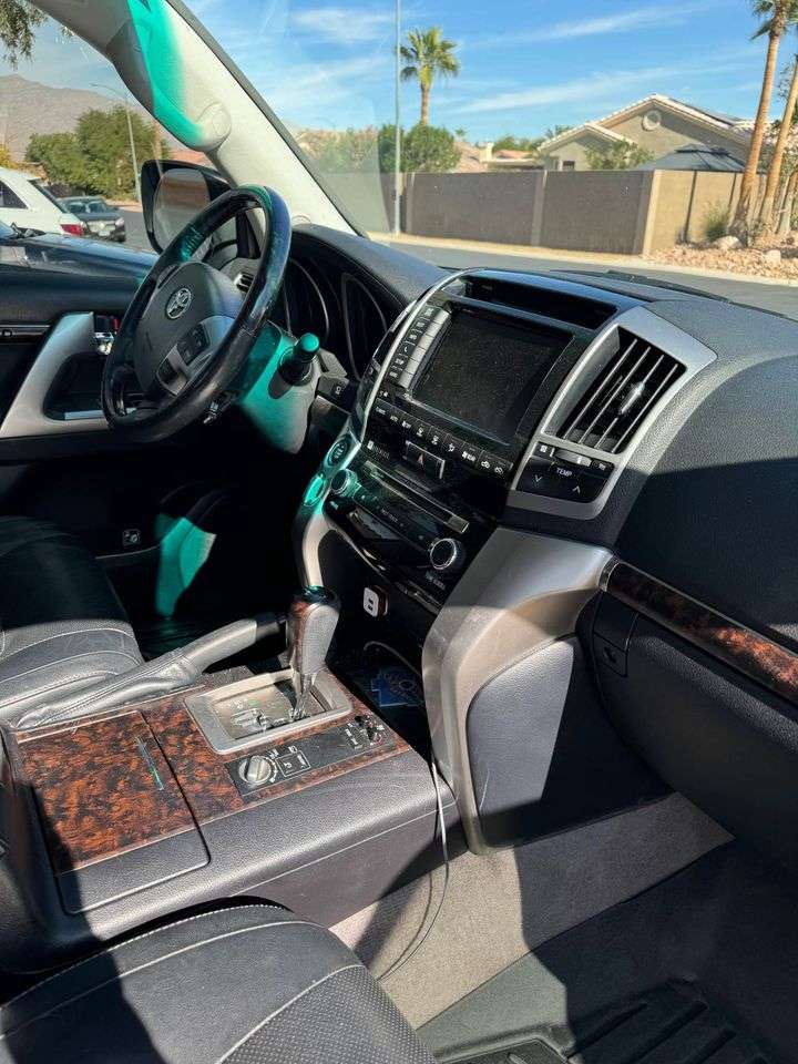 2015 Toyota Land Cruiser 200