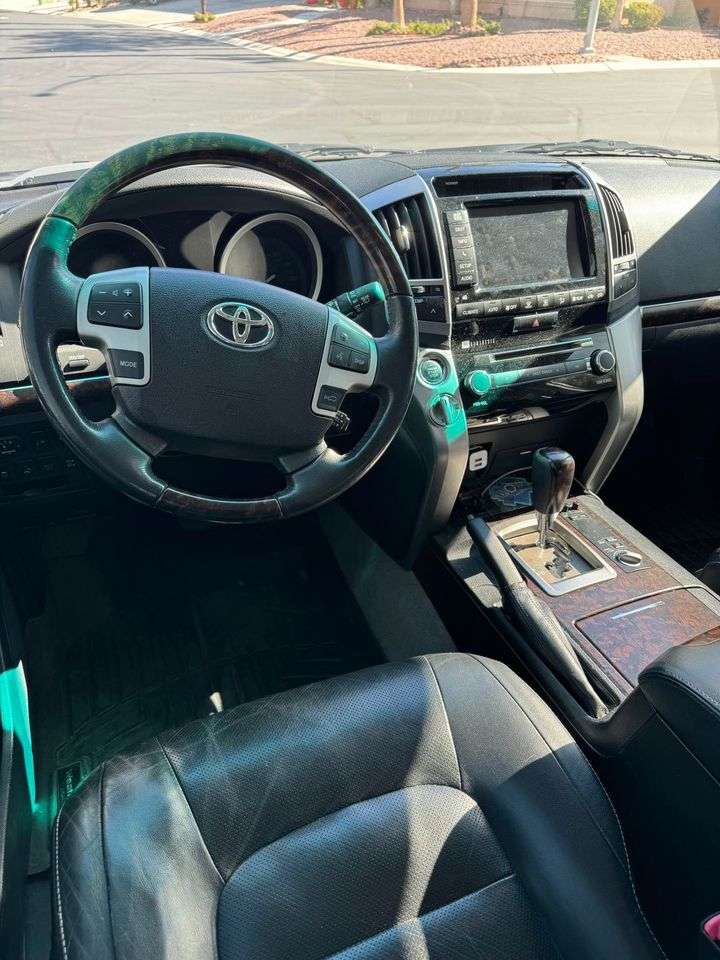2015 Toyota Land Cruiser 200
