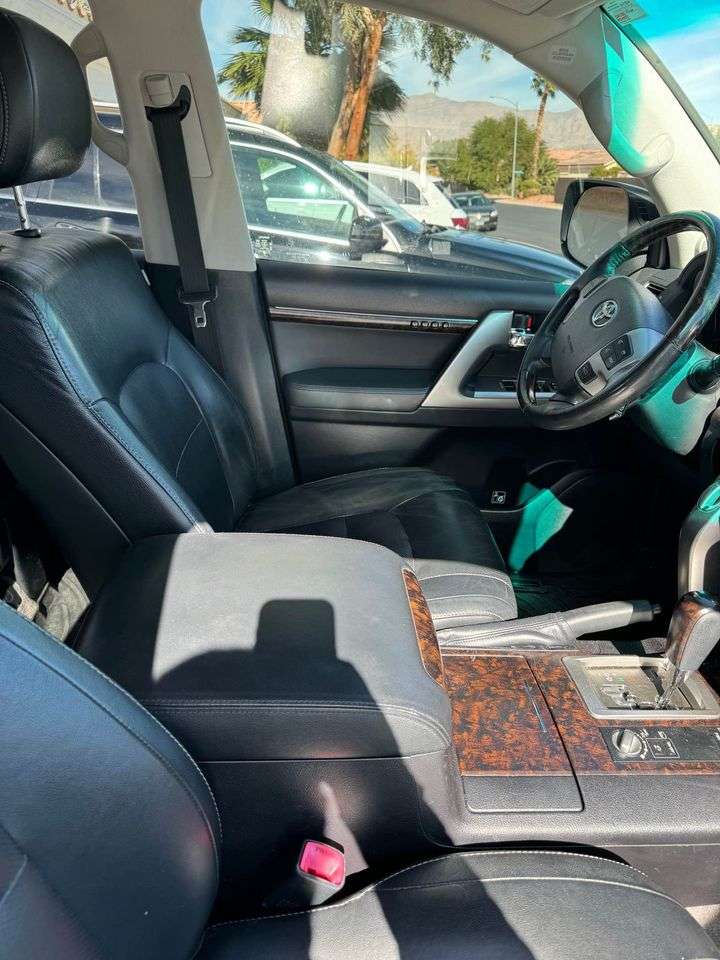 2015 Toyota Land Cruiser 200